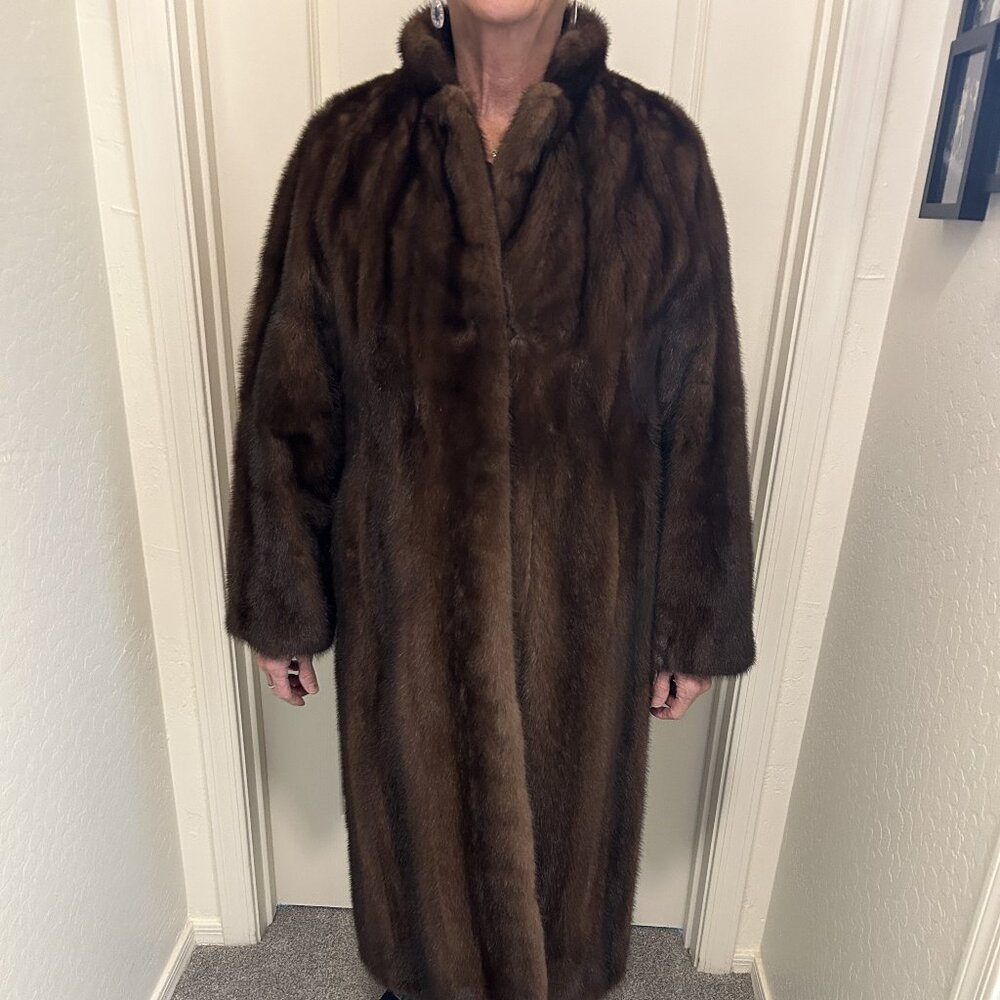 Full length mink coat - Picture 8 of 14
